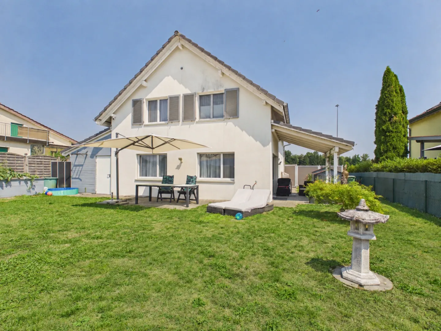 Modernes Einfamilienhaus mit Garten und schöner Weitsicht in Wolfwil - Foto 1 di 13