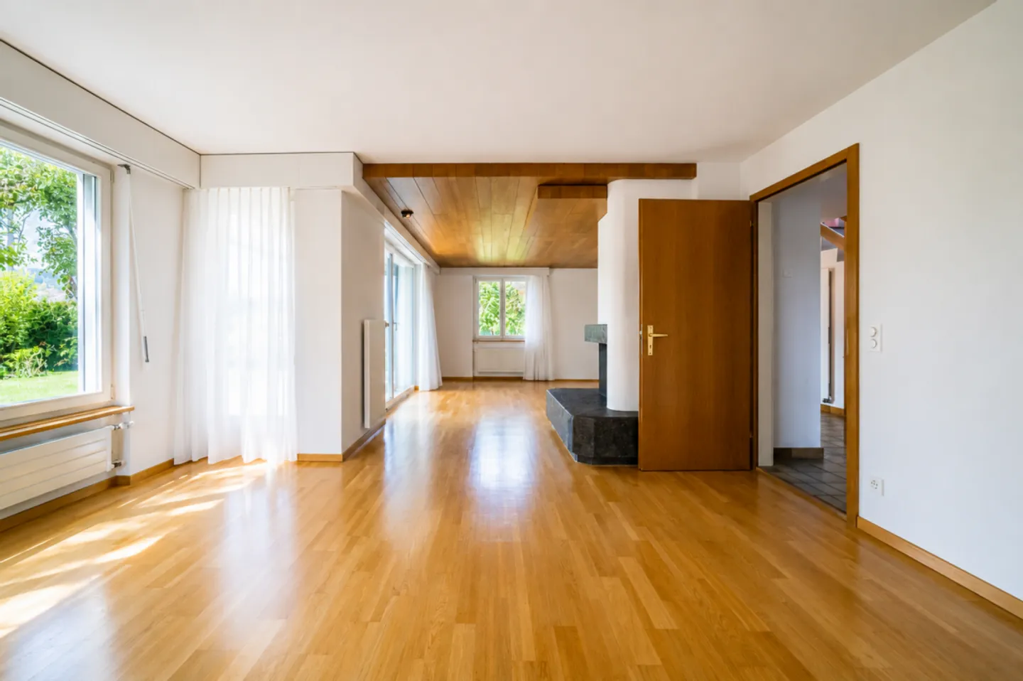 Charmante maison individuelle de 7 pièces avec jardin, terrasse et potentiel de logement indépendant à Uzwil - Photo 10 sur 13