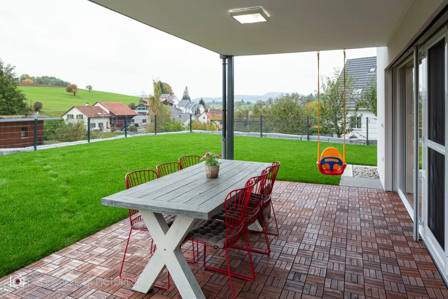 High-quality single-family home in Zeihen - elevated location, plenty of privacy & beautiful views - Photo 9 of 12