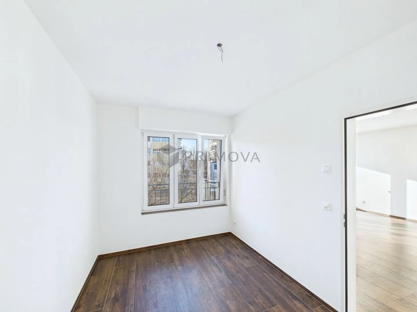 Modern residential jewel in the heart of Basel, completely renovated 3.5 room apartment directly on the Rhine - Photo 4 of 10