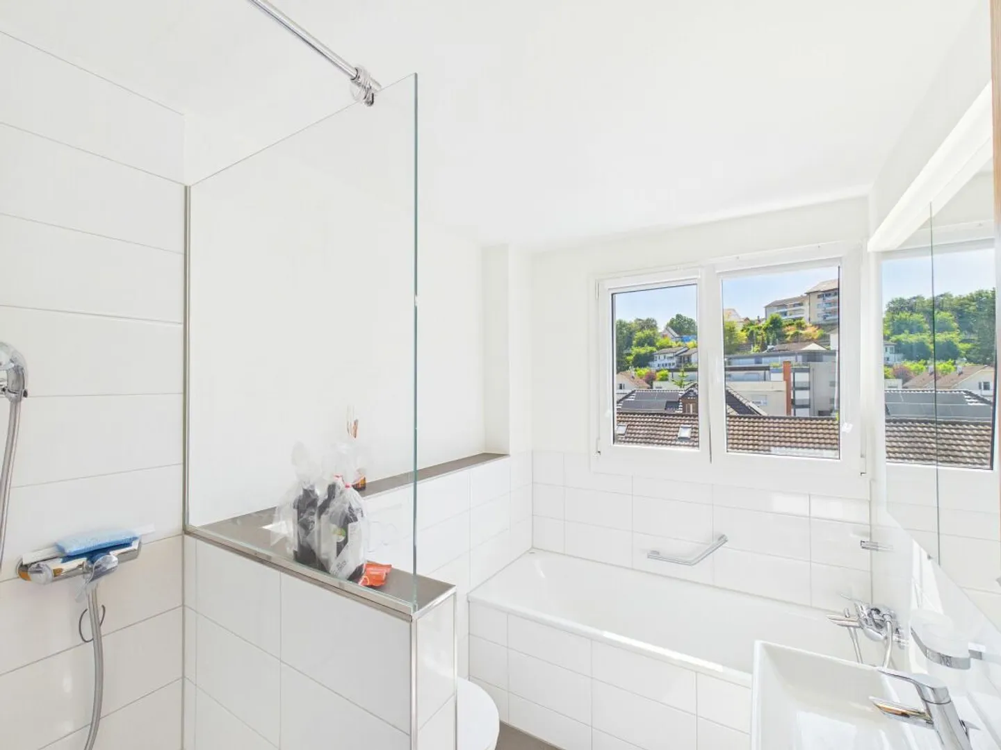 Spacious penthouse apartment in the best location in Frenkendorf - Photo 4 of 13