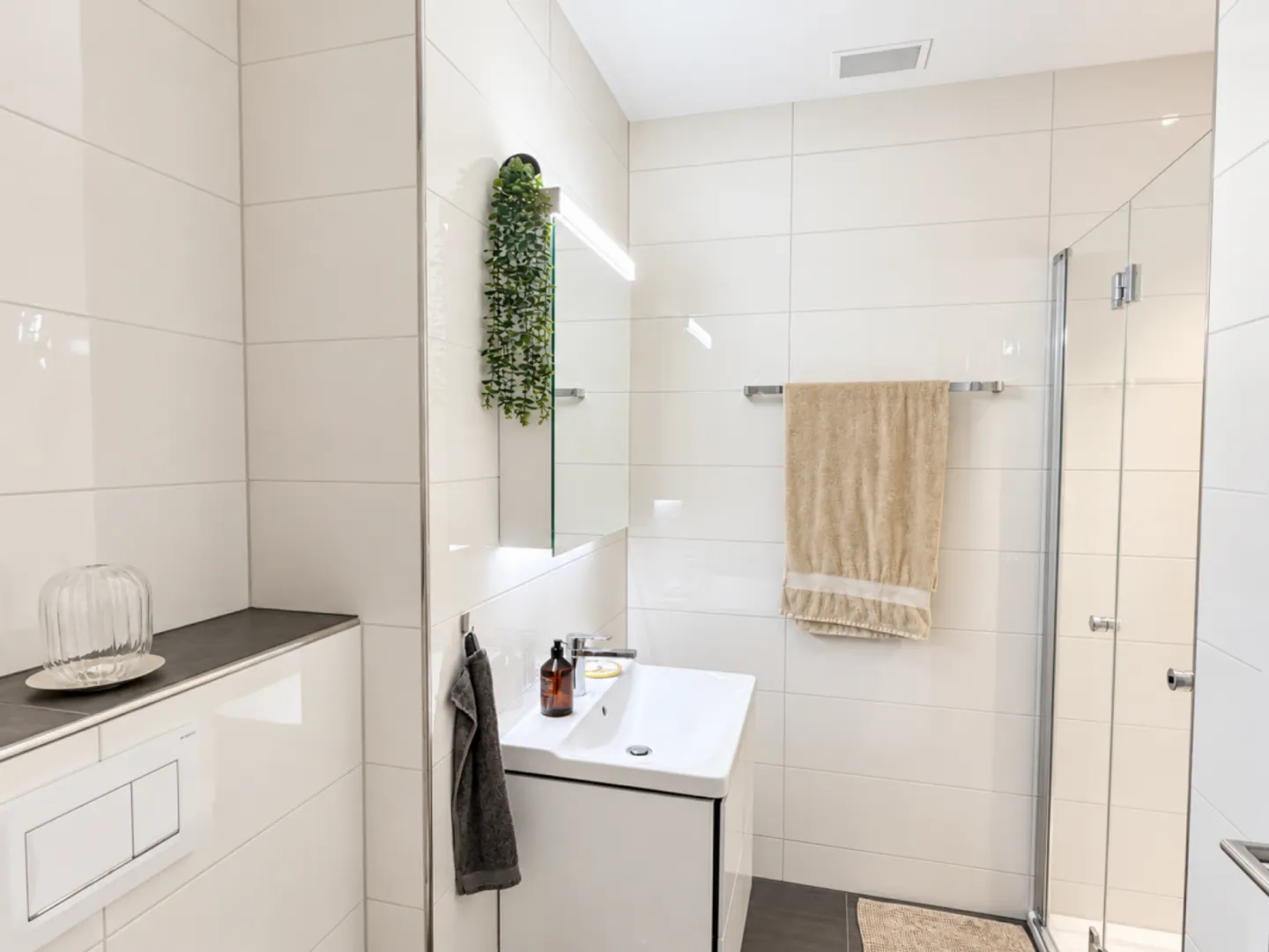 Modern 2.5 Room Apartment - Photo 4 of 6