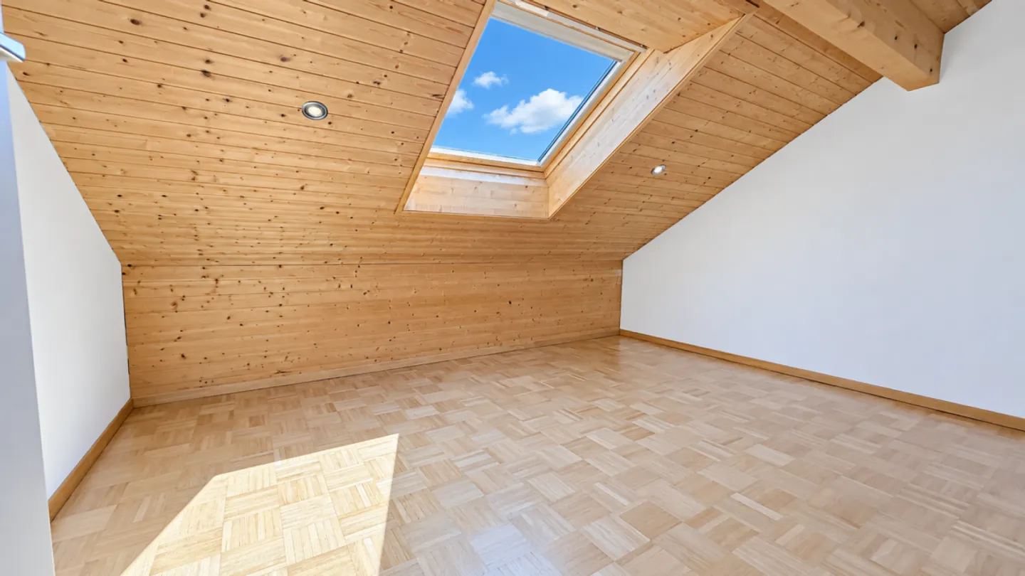 Large Renovated 5.0 Apartment with Large Playground - Photo 8 of 13