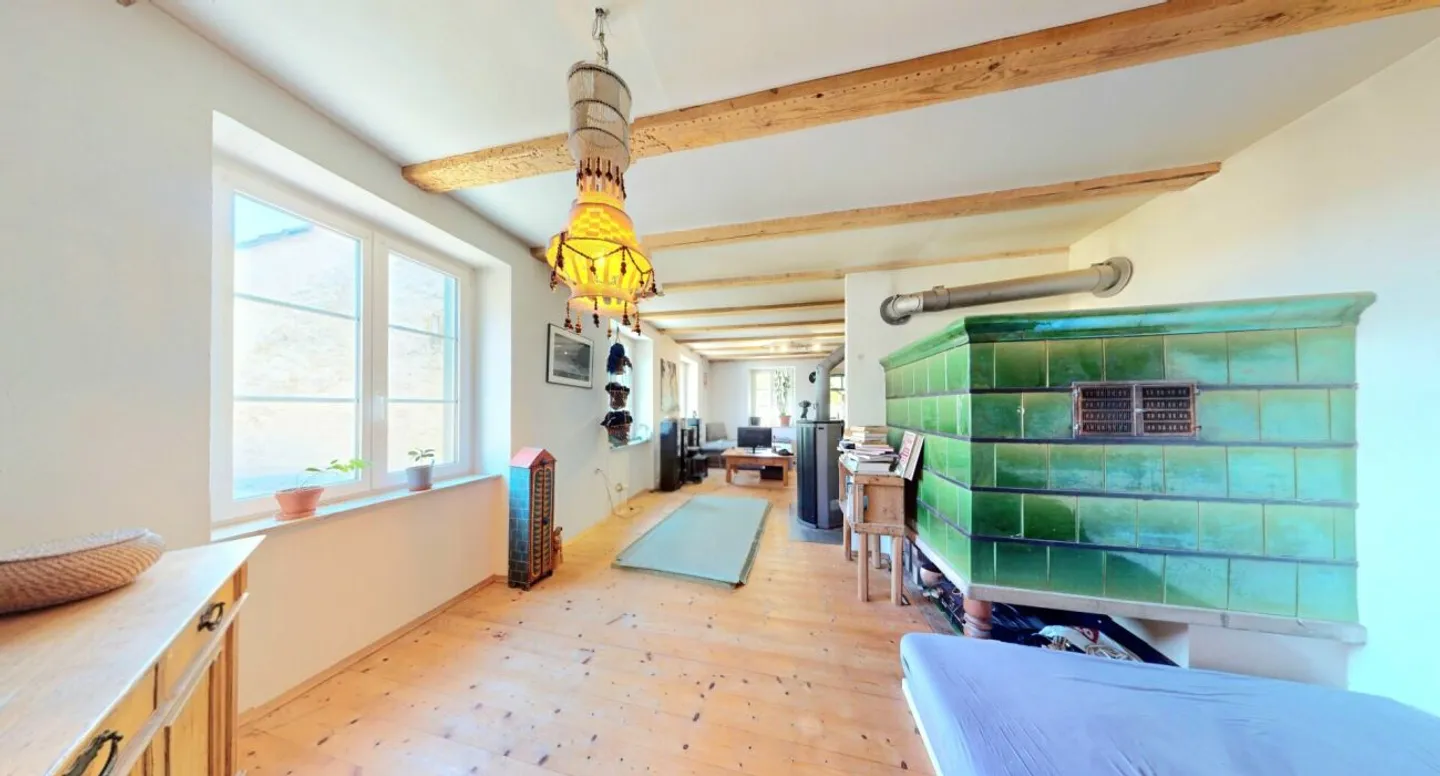 Une maison avec une histoire ! Ferme avec grange, charme et énorme potentiel - Photo 4 sur 13