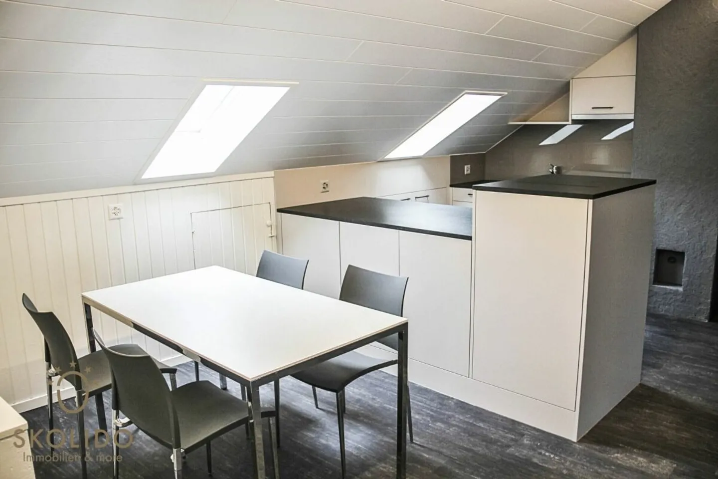 Beautiful, renovated & furnished 3 ½ room maisonette apartment in Visp - Photo 1 of 13
