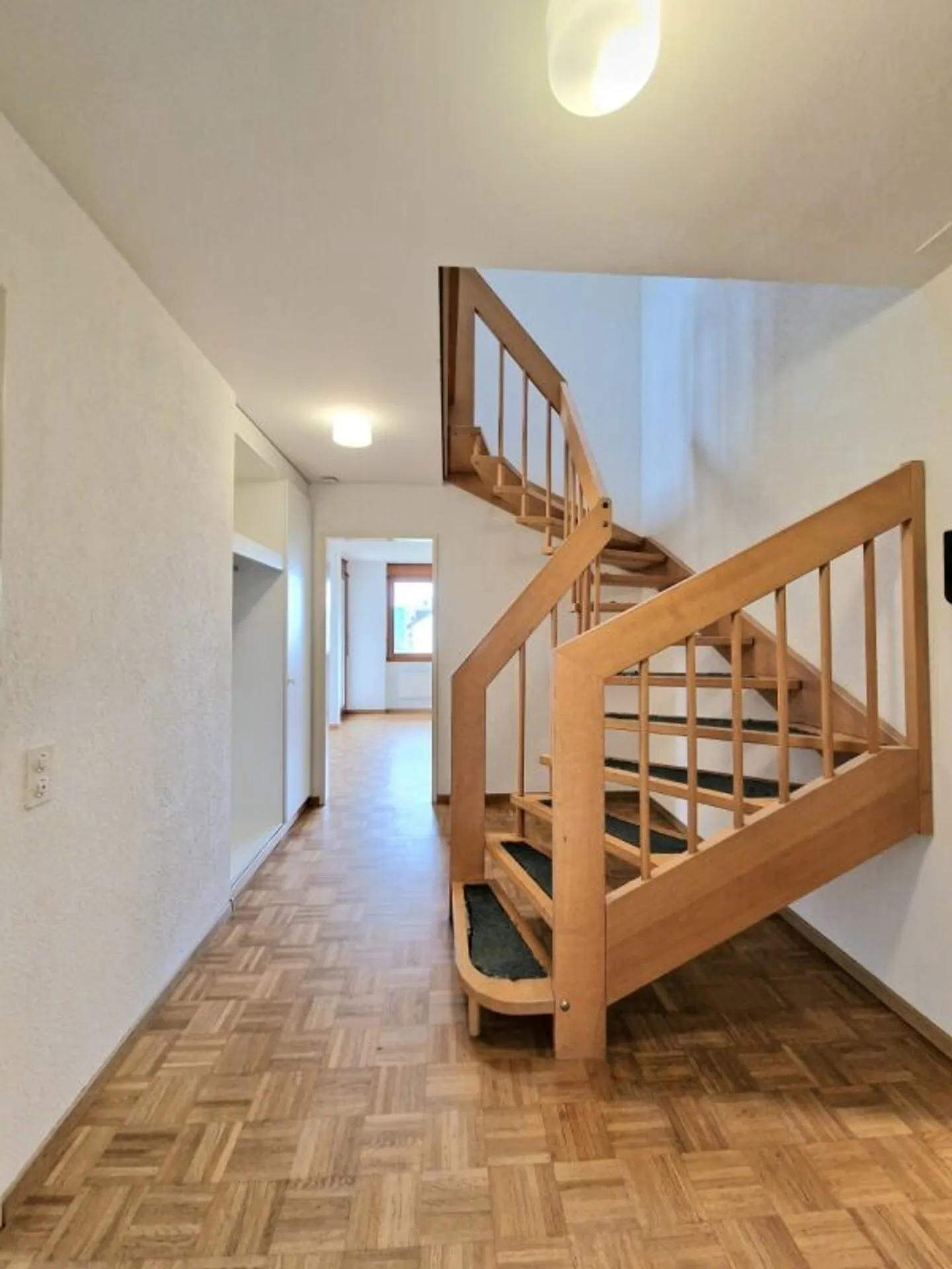 Grande bella appartamento duplex 4.5 con balcone in una posizione tranquilla a Solothurn - Foto 10 di 13