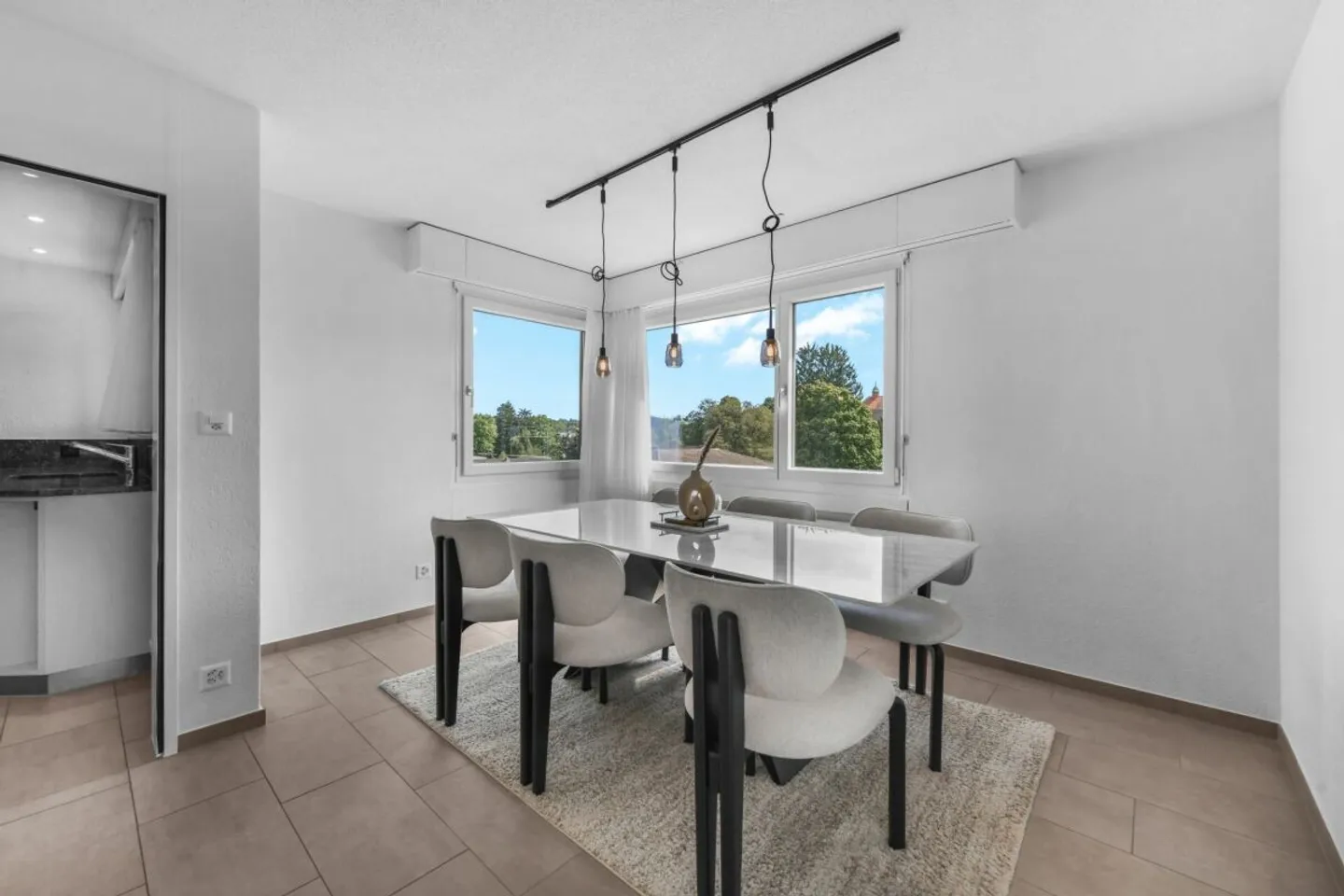 Living with Comfort and a View - 5.5 Rooms in the Center - Photo 4 of 13