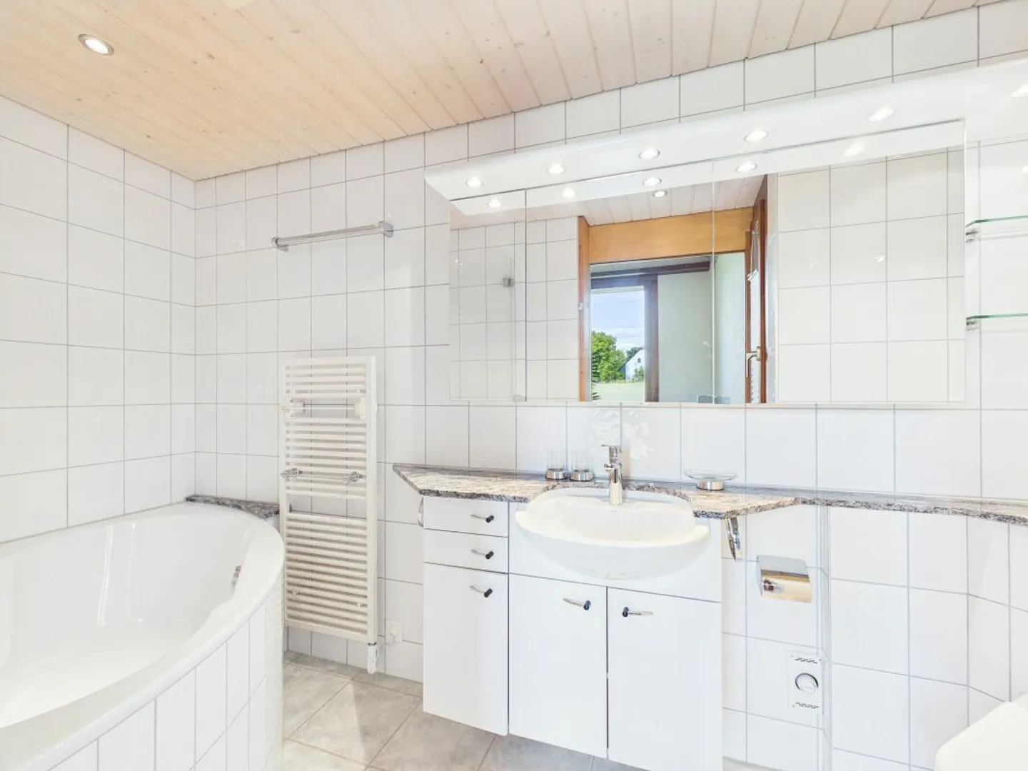 Spacious single-family home with light-filled rooms in the best location - Photo 13 of 13