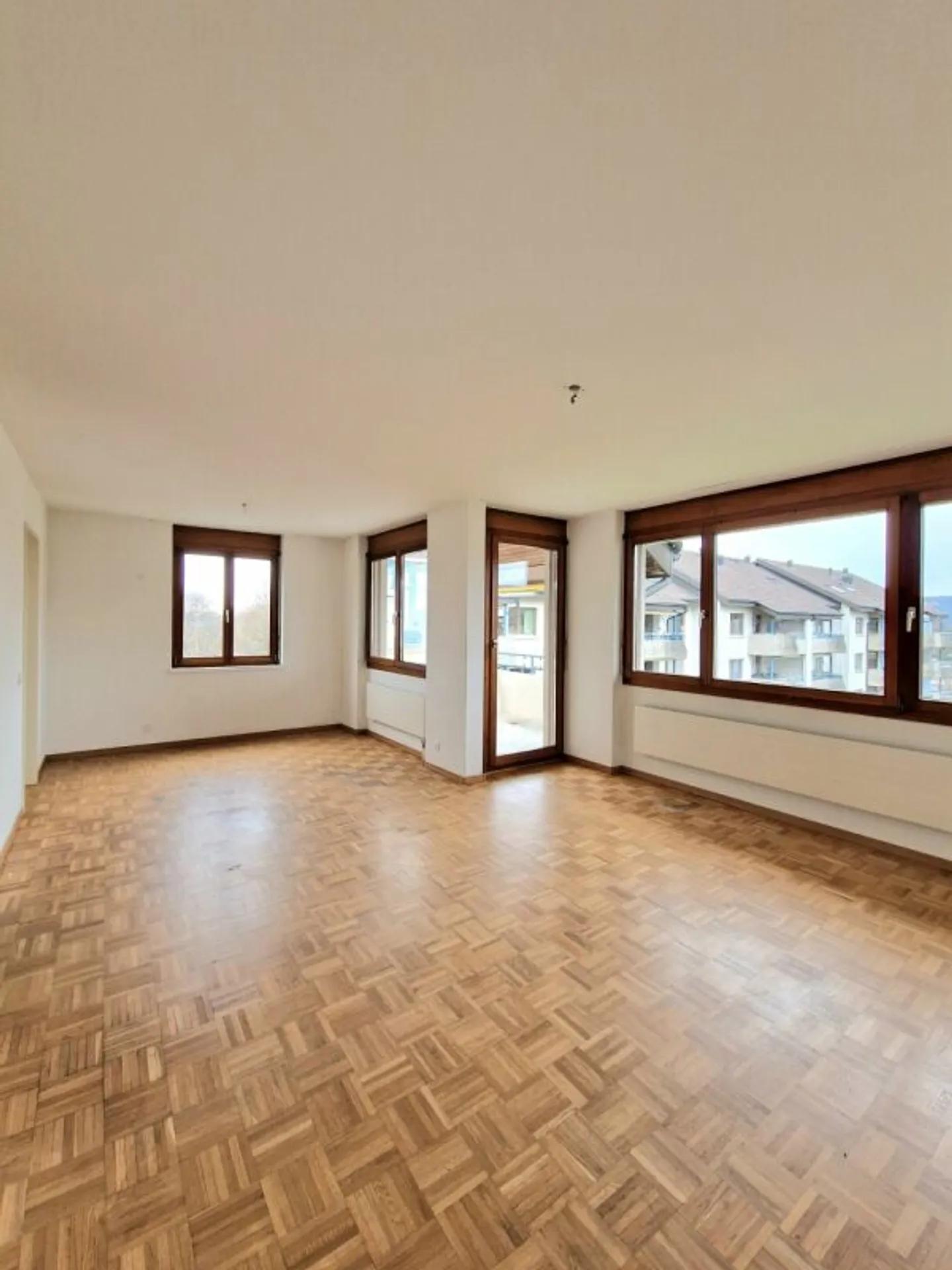 Grande bella appartamento duplex 4.5 con balcone in una posizione tranquilla a Solothurn - Foto 4 di 13