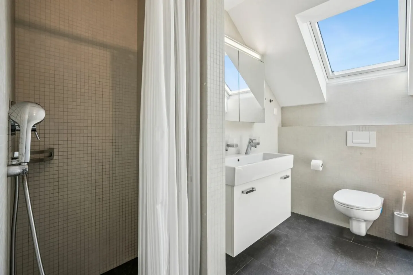 NOW MOVE IN WITH YOUR FAMILY IMMEDIATELY IN BUONAS! - Photo 2 of 7