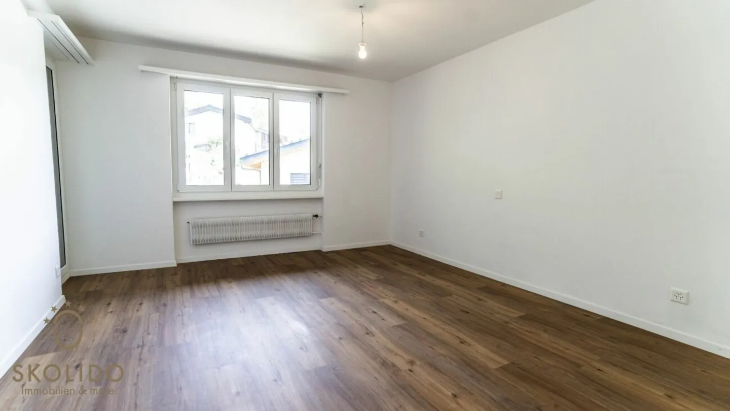 Sunny and renovated 4.5-room apartment with unobstructed panoramic views - Photo 12 of 13