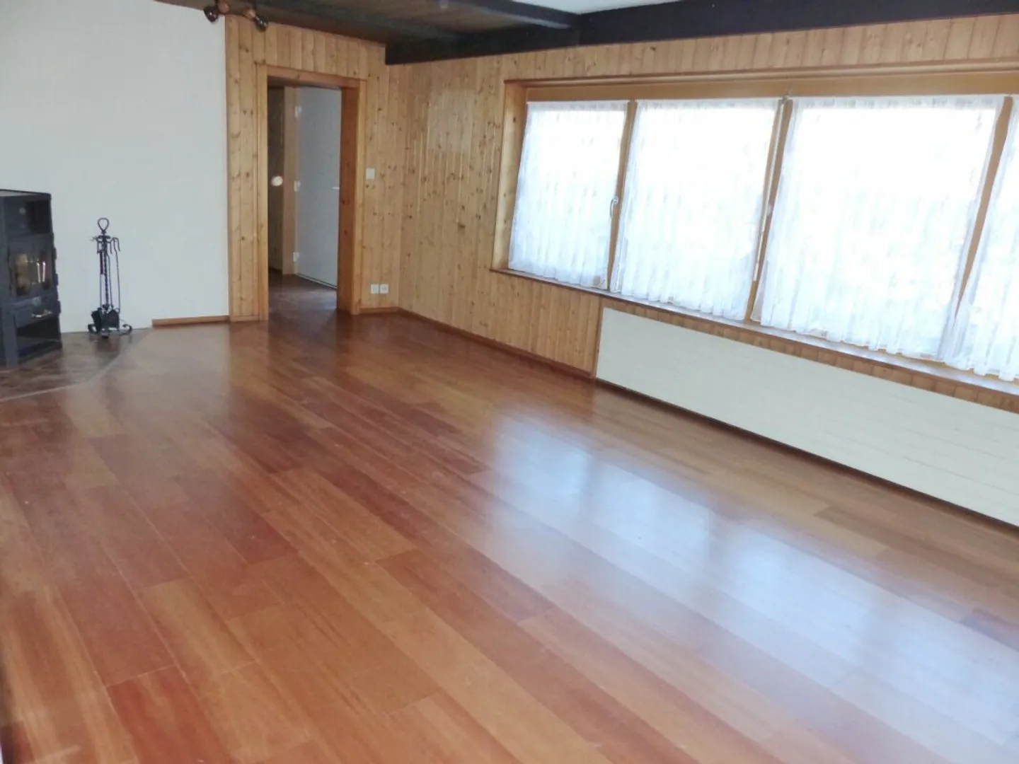 LARGE SINGLE-FAMILY HOUSE WITH POTENTIAL - Photo 3 of 13