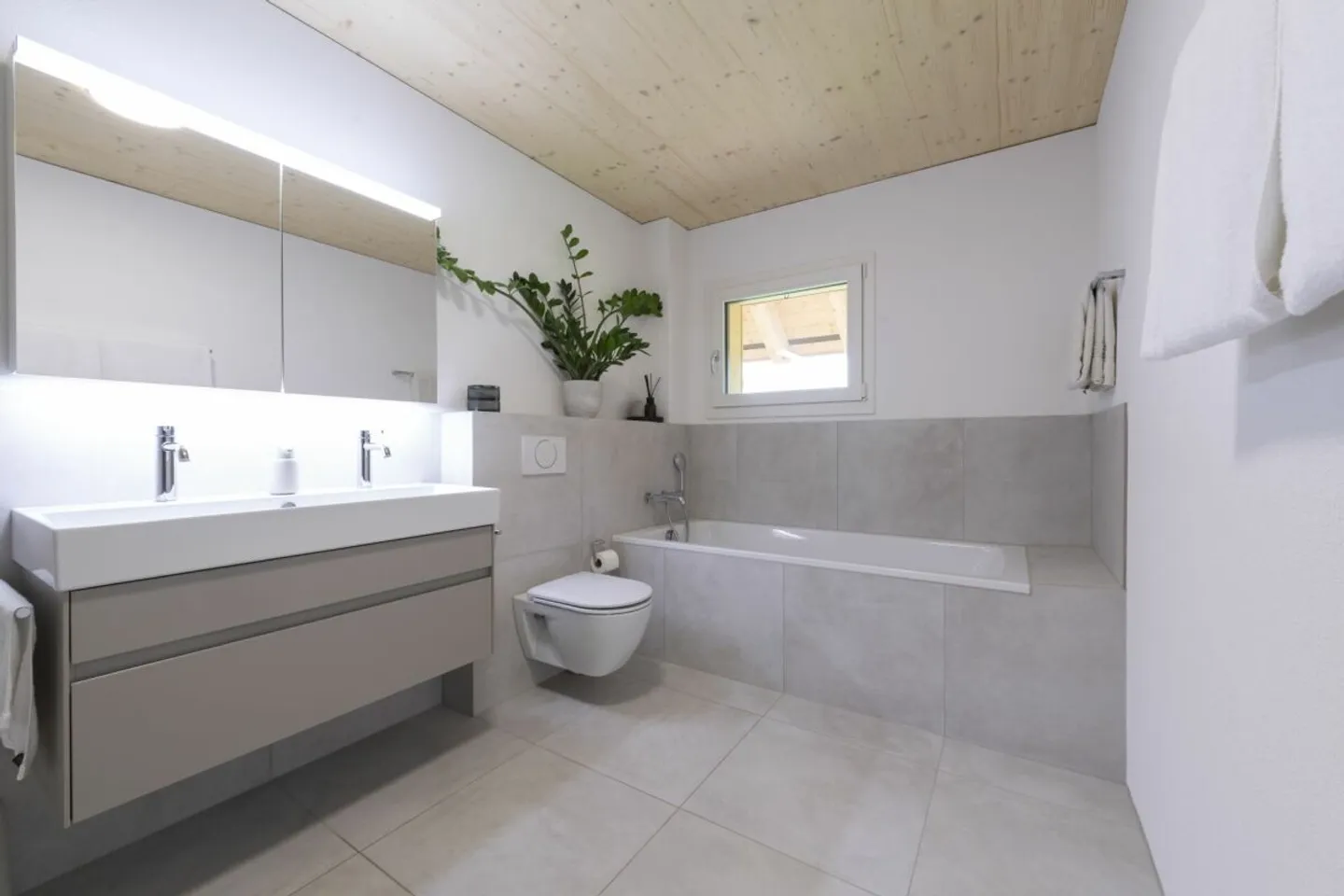 Modernes Einfamilienhaus mit Garten - Foto 11 von 13