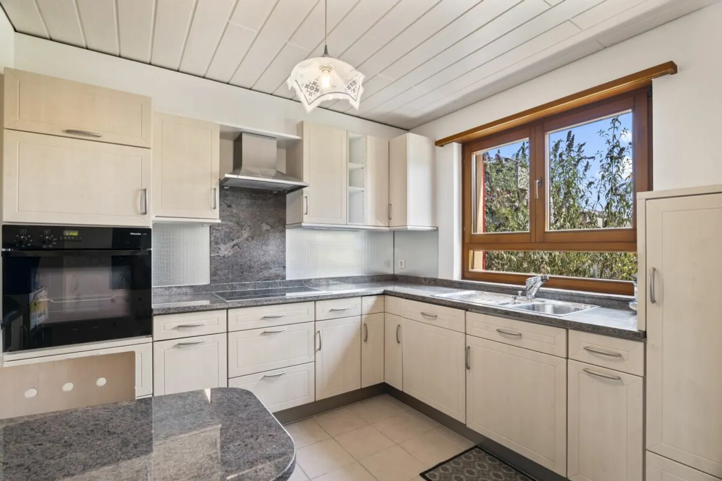 Terraced House Seeks Family - Photo 4 of 11