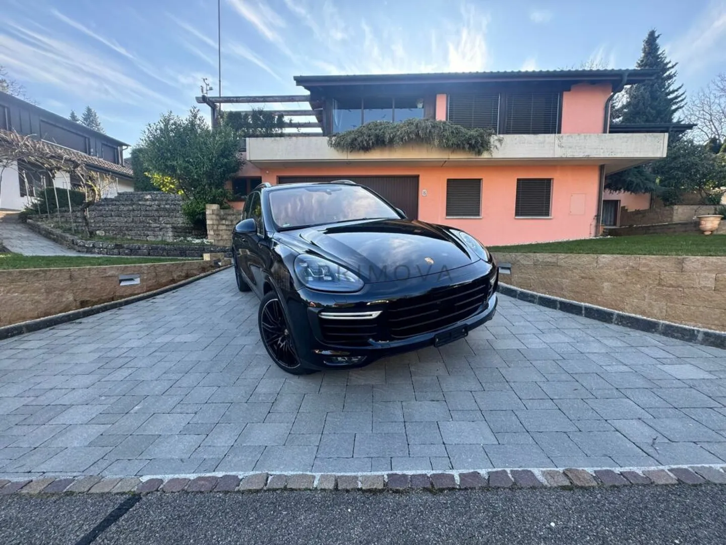 Soleil, Vue & Vitesse ! Maison individuelle exclusive à Kallern incluant Porsche Cayenne Turbo ! - Photo 1 sur 13