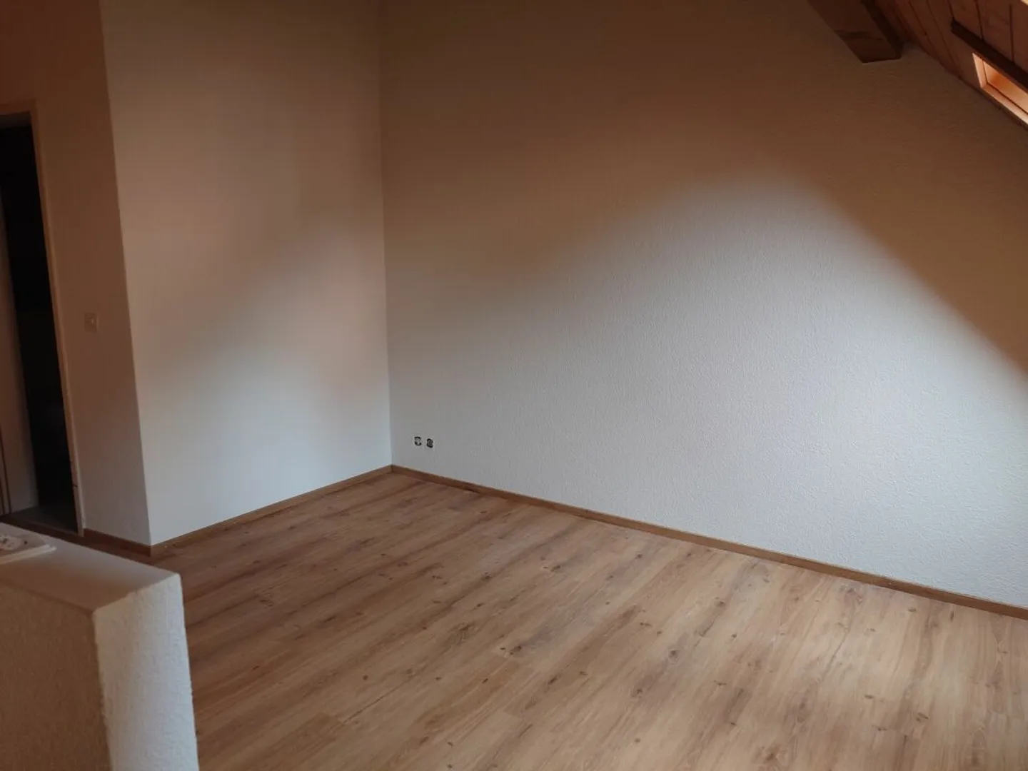 Spacieux appartement en duplex de 2 pièces à Volketswil - Photo 7 sur 9