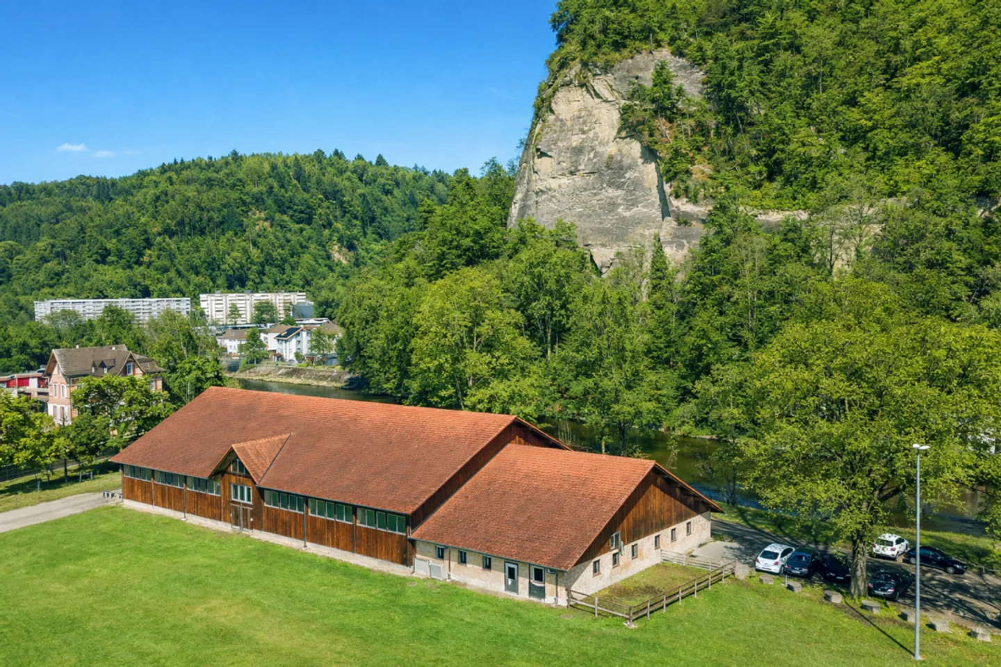 Locataire recherché ! Halle d'équitation Burgdorf incluant le manège - Photo 2 sur 9