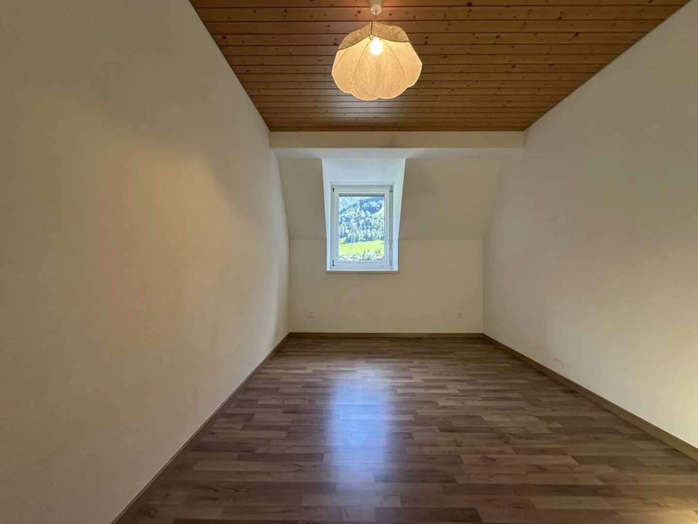 6 Zimmer Dachwohnung direkt beim Bahnhof Linthal - Photo 10 sur 13