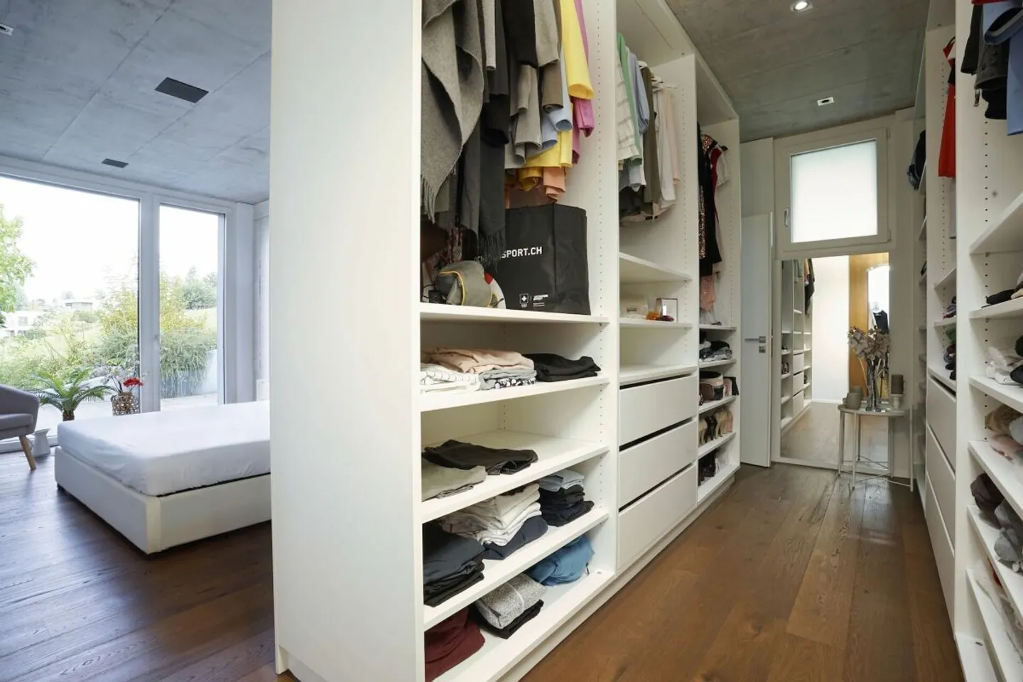 EINZIGARTIGES TERRASSENHAUS MIT POOL, WEITSICHT UND HÖCHSTEM WOHNKOMFORT - Foto 8 von 13