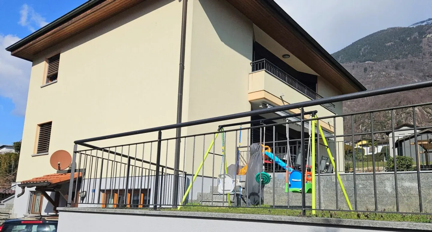 BEAUTIFUL AND LARGE INDEPENDENT HOUSE - Photo 3 of 13