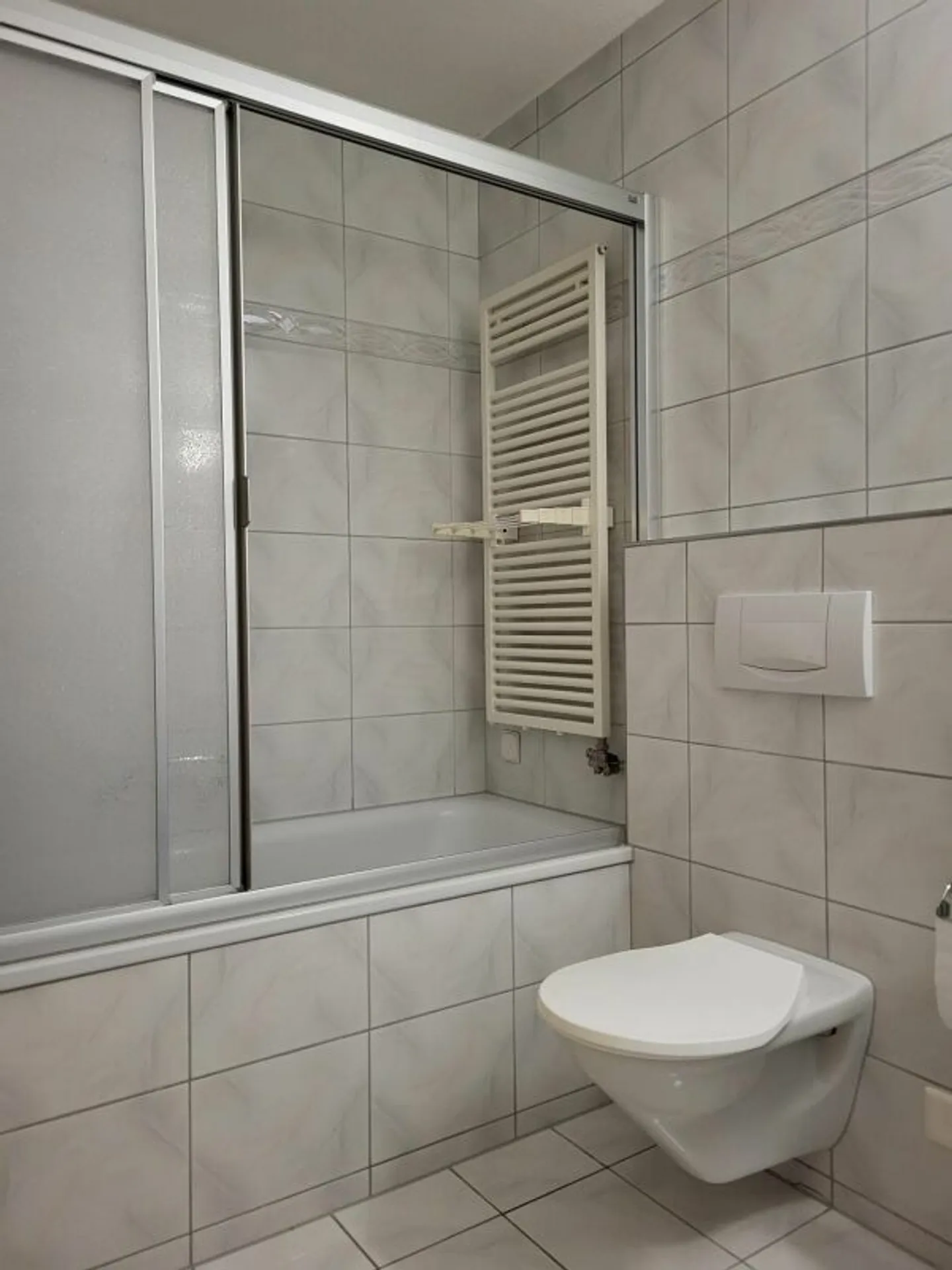 Ski-in/Ski-out: Modern apartment with stunning mountain views - Photo 11 of 13