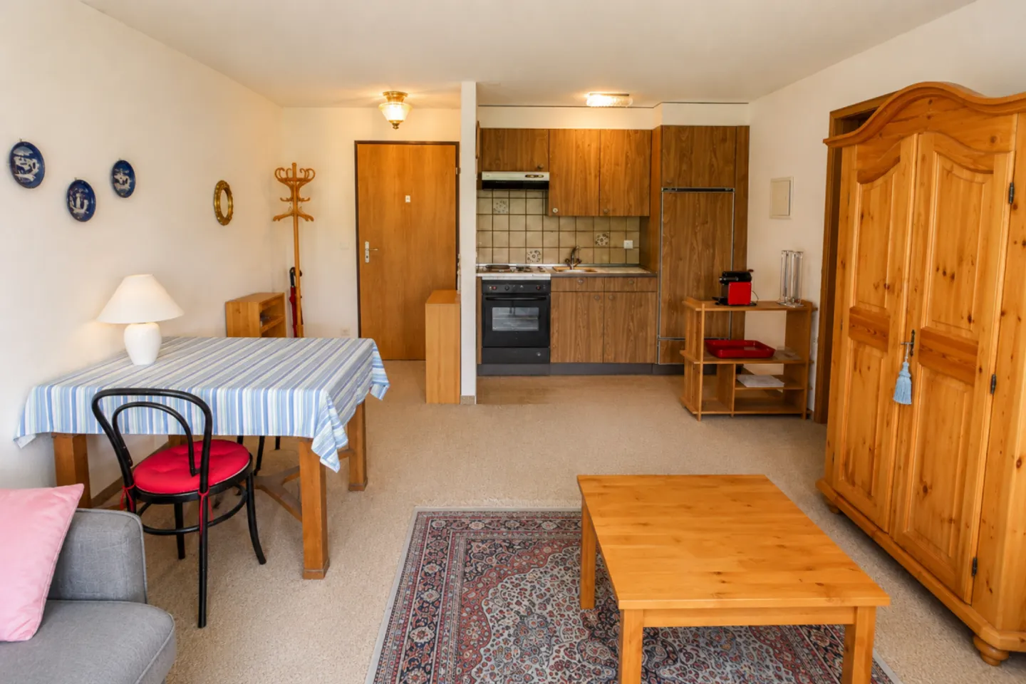 Cozy studio apartment on the ground floor near the village center - Photo 8 of 13