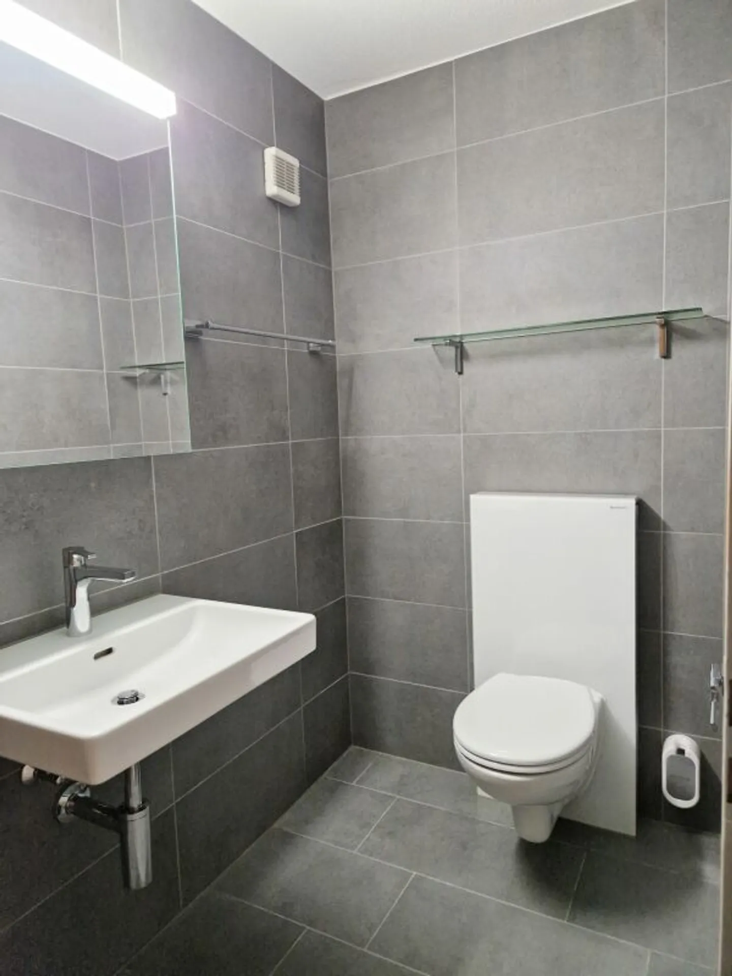 Renovated apartment in an ideal location - Photo 6 of 10