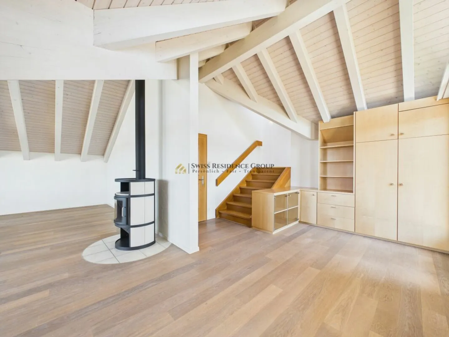 Mehr Raum für Entfaltung: Stilvolle 5.5 Zimmer voller Licht, Eleganz und Ruhe - Foto 3 di 13