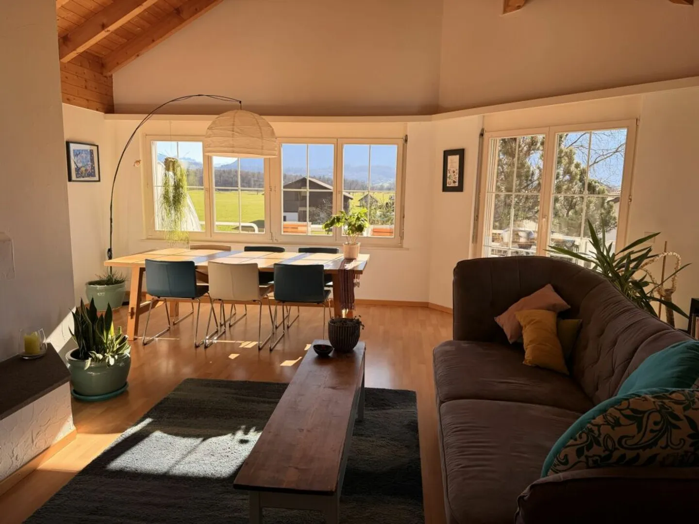 grosszügige 3.5 Zimmer-Dachwohnung an idyllischer Lage im Grünen - Foto 1 von 13