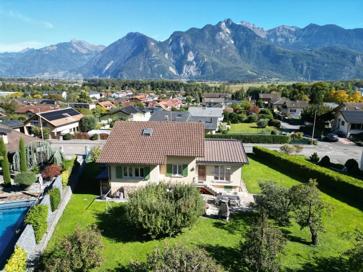 Individual Villa with 5.5 Rooms in Vouvry with Land of 1310 m² - Photo 1 of 13
