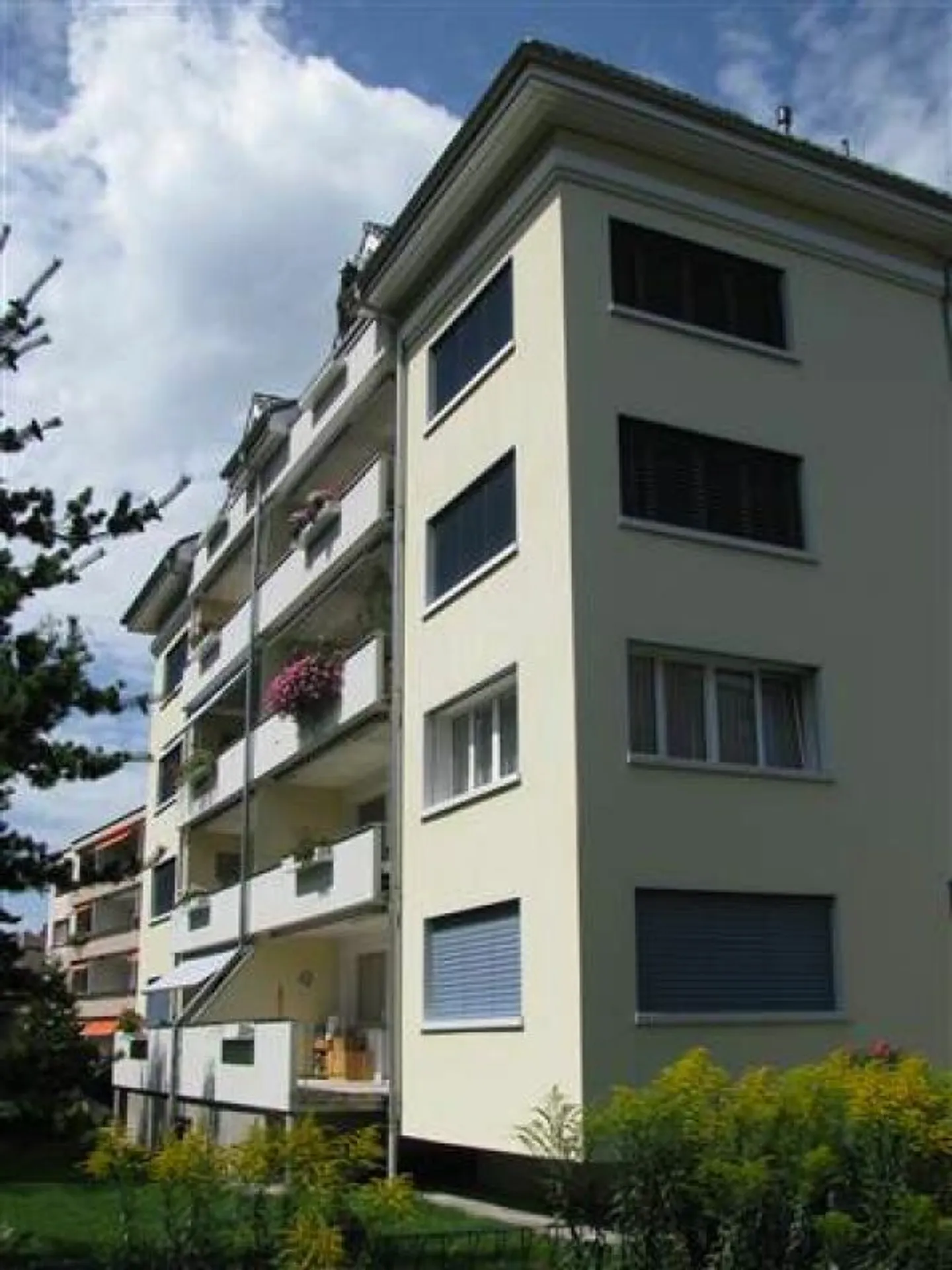 Bel appartement dans un quartier résidentiel calme et ensoleillé - Photo 2 sur 10