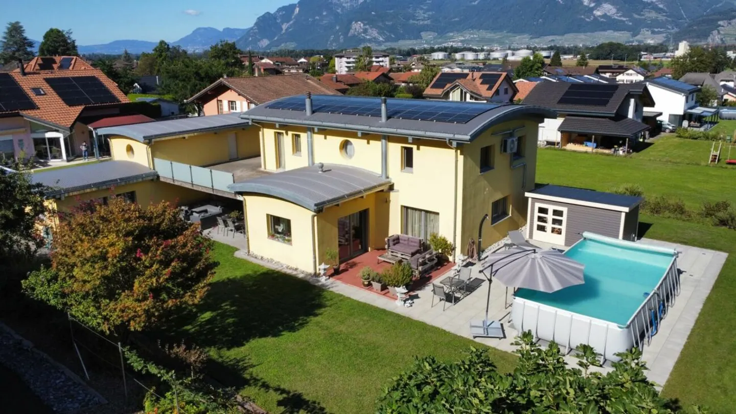 Detached house with habitable annex in Collombey - Photo 4 of 13