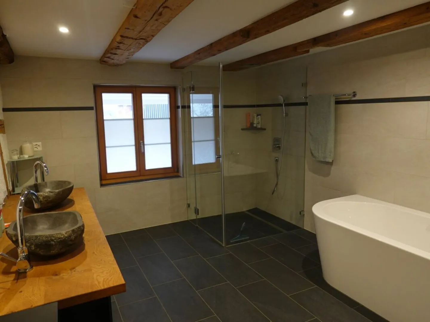 Ferme spacieuse et moderne avec beaucoup d'espace autour - Photo 6 sur 10