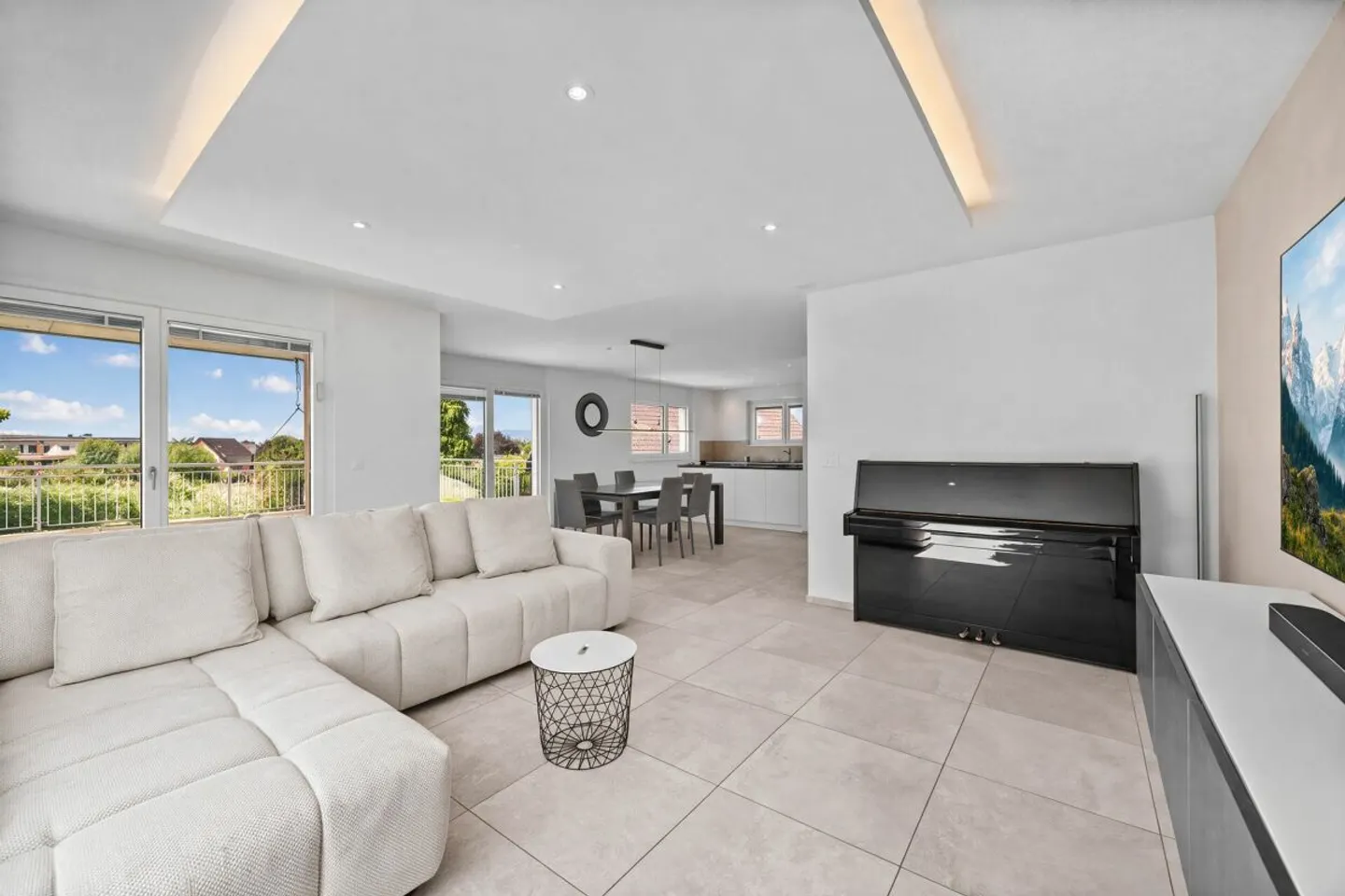 Contemporary Villa in Courtaman - Photo 5 of 13