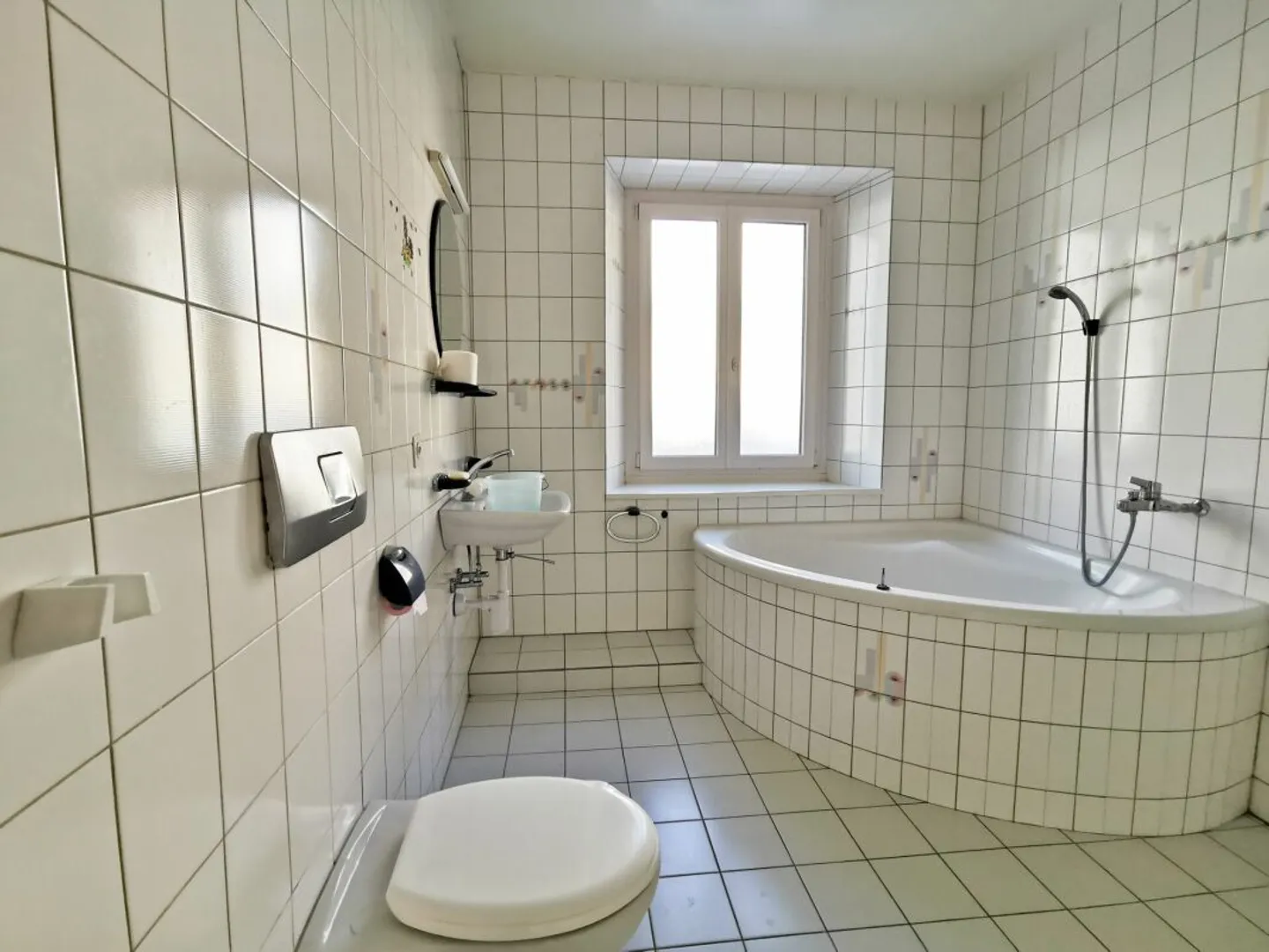 Ampio appartamento di 4,5 locali con camino - Foto 7 di 13