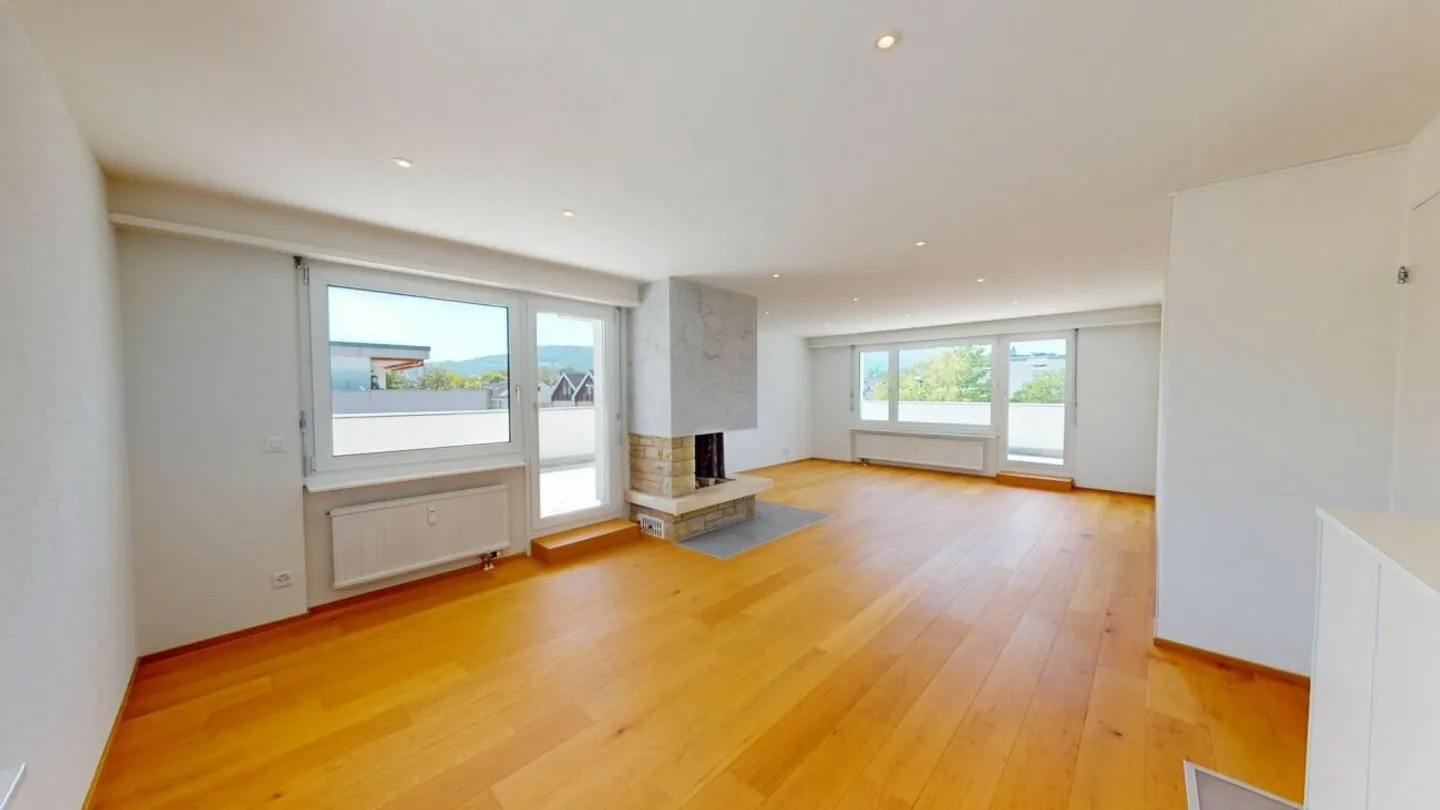 Modernized Penthouse Apartment with Fantastic 360° Terrace - Photo 2 of 12