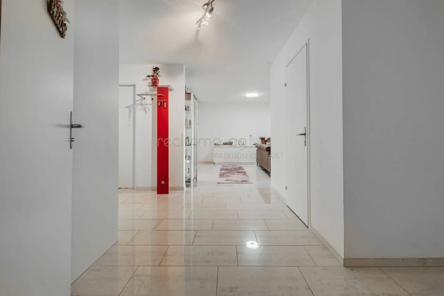 Condominium attrayant de 4,5 pièces avec balcon couvert à Cham - Photo 5 sur 13