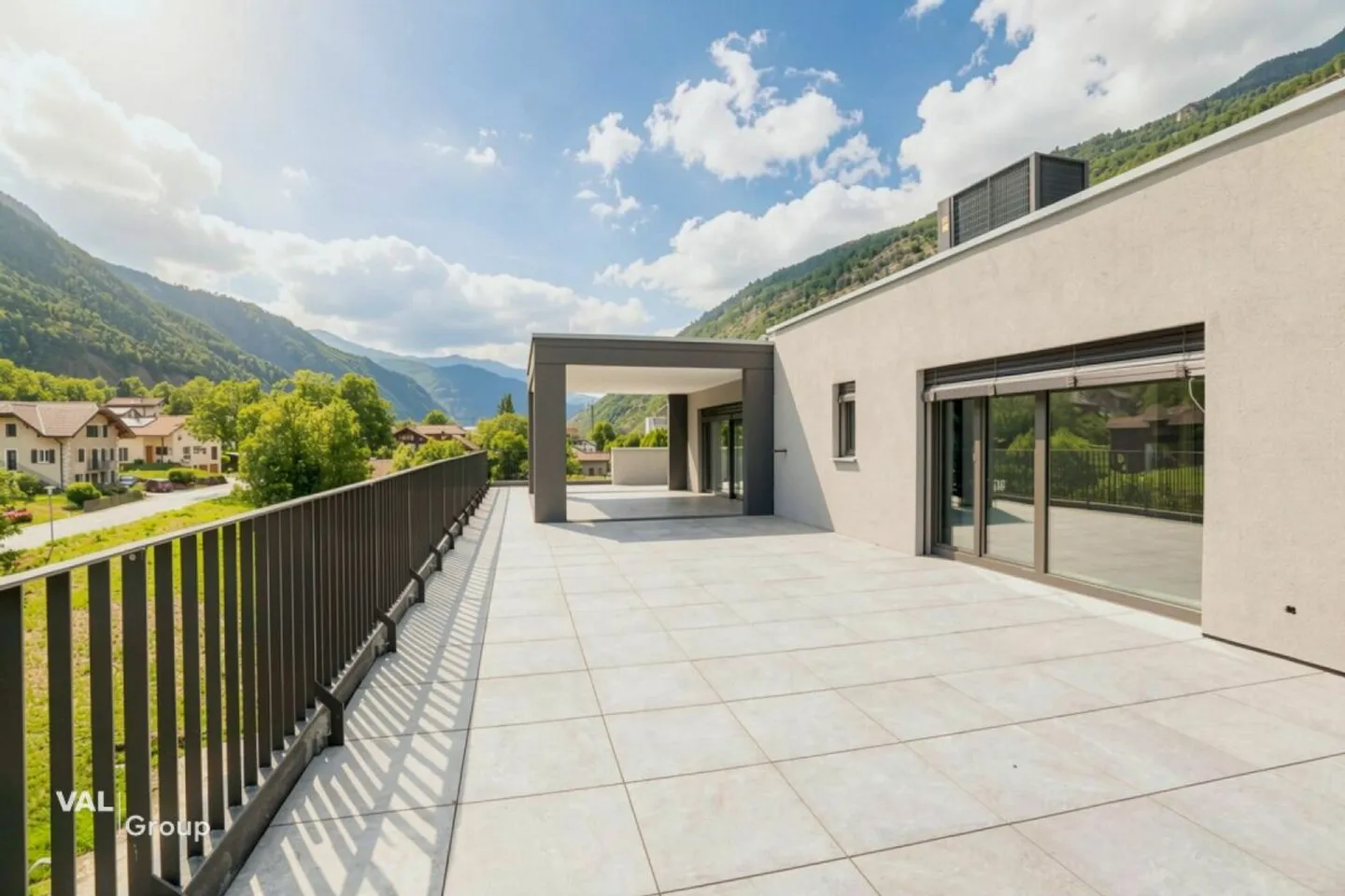 First occupancy penthouse apartment with mountain panorama - Photo 7 of 13