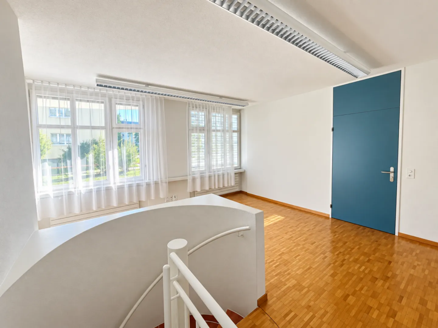 Versatile, bright commercial/office space on two floors - Photo 3 of 4