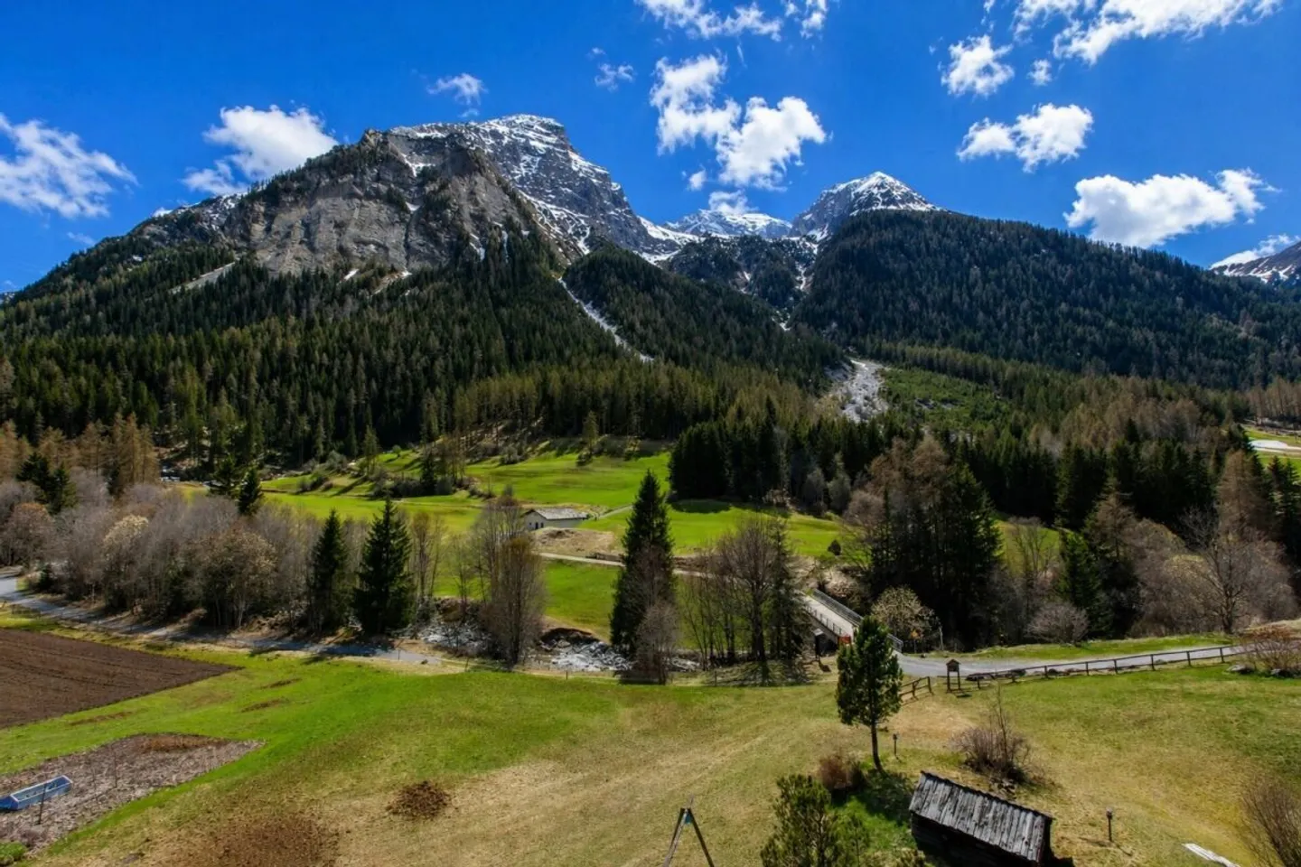 Ampio appartamento di 2 stanze con vista mozzafiato sulle montagne - Foto 10 di 13