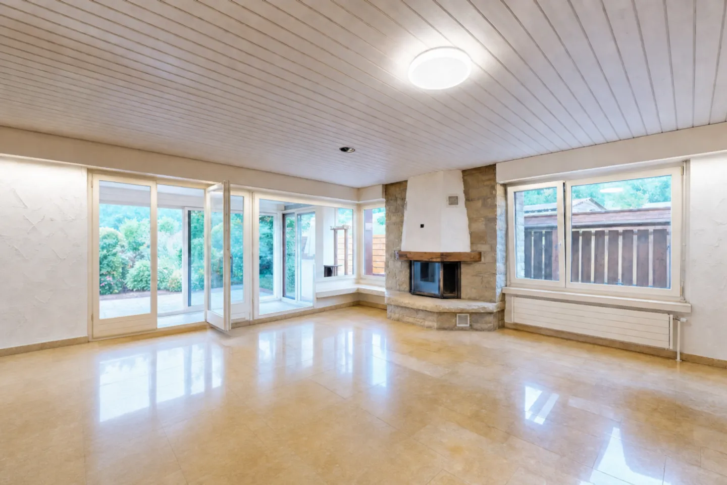Well-maintained single-family house in a unique location - Photo 4 of 13