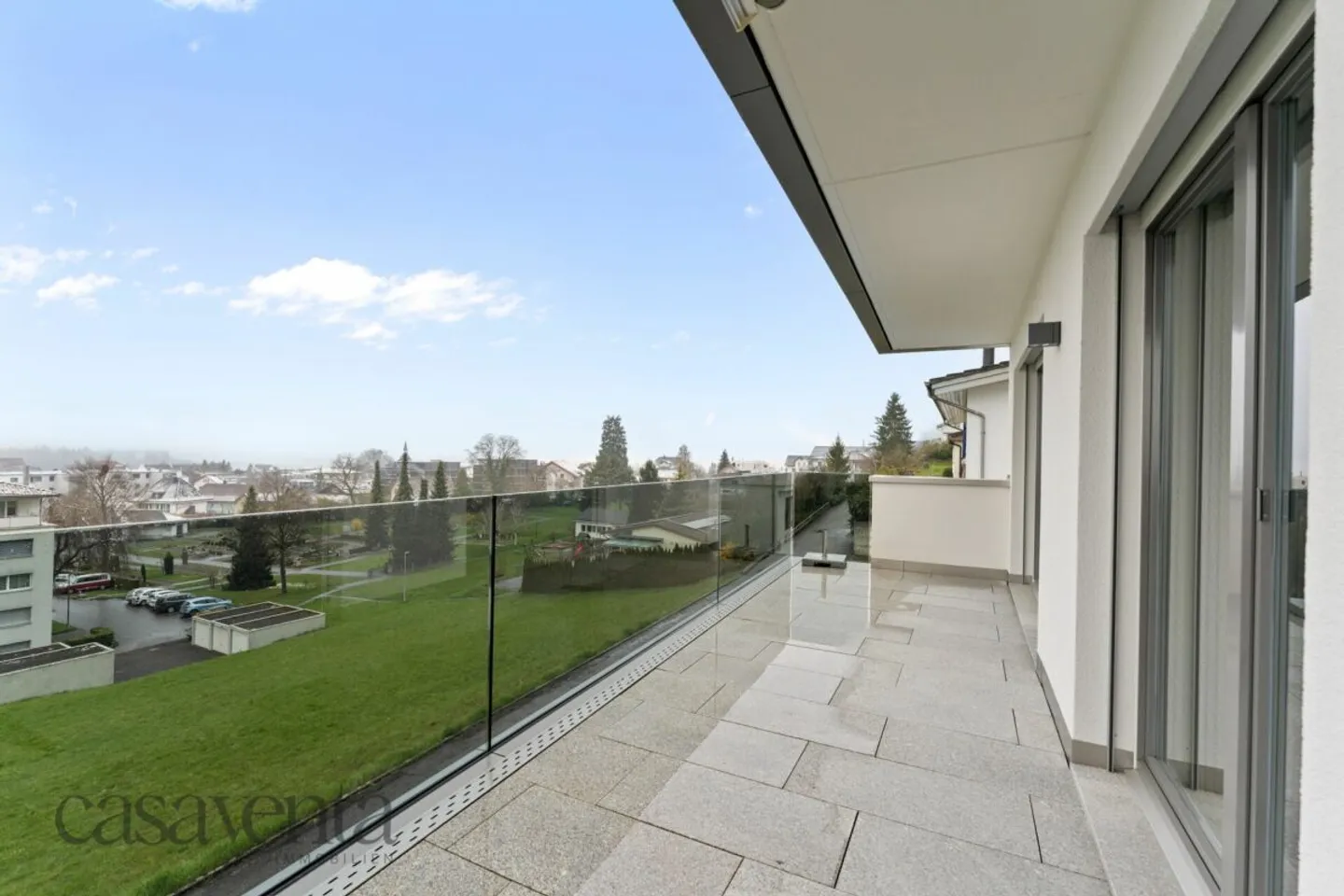 Condominium exclusif avec vue panoramique et soleil du soir - Photo 2 sur 13