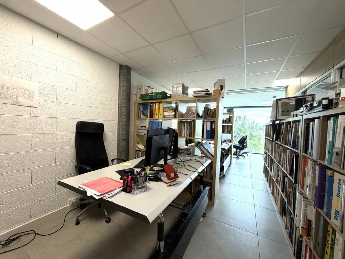 Geräumiges Büro mit Konferenzbereich zu vermieten - Foto 5 von 8