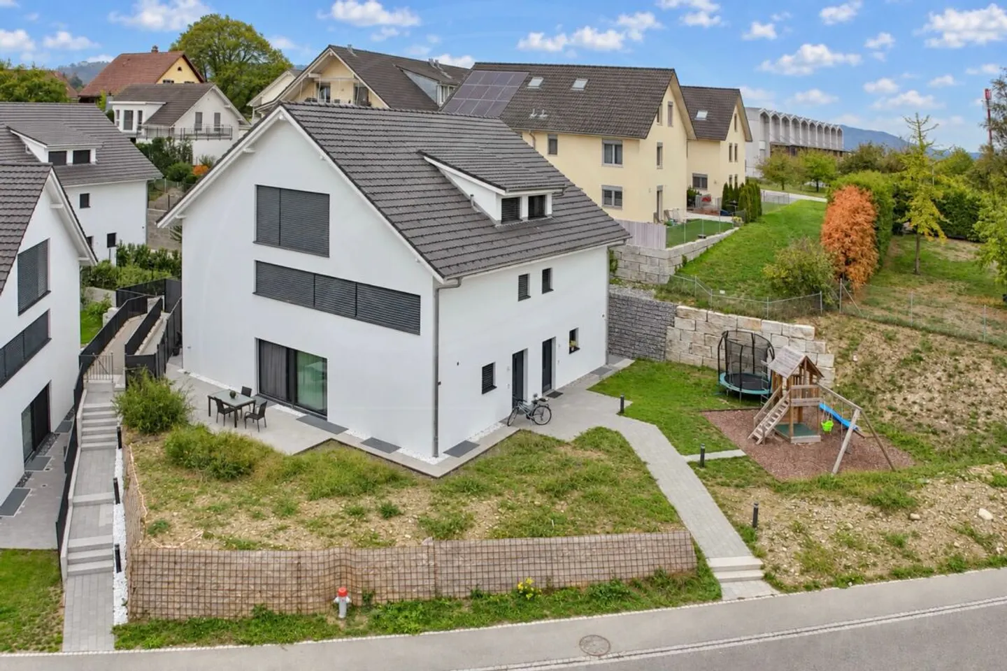 Spacious semi-detached family house with plenty of space for the whole family in Birrhard - Photo 12 of 13
