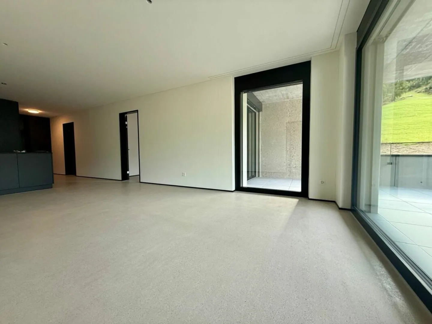 Ottimo e spazioso appartamento di 3,5 locali per residenti - Foto 2 di 7