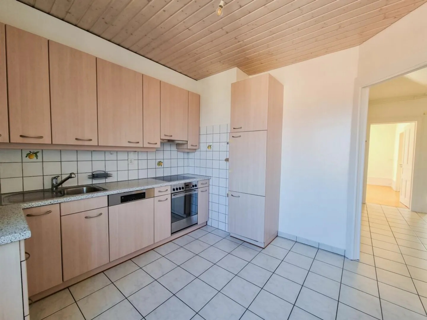 Beautiful 4-room apartment on the 1st floor with garage - Photo 3 of 12