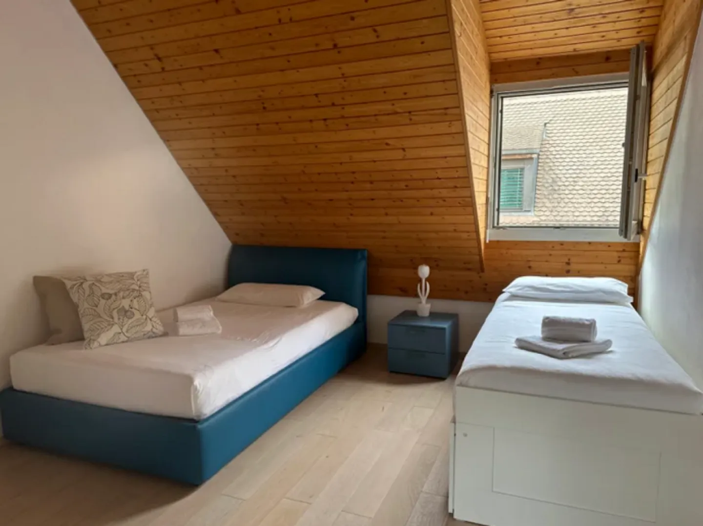 somptueux duplex de 3,5 pièces en plein coeur de la magnifique zone piétonne du centre-ville de Neuchâtel - Photo 5 sur 6