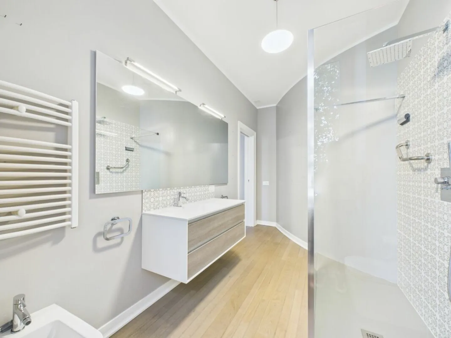 Nuovo Imperdibile Prezzo - Luminoso appartamento 4.5 locali signorile a pochi passi dal lago - Foto 9 von 13