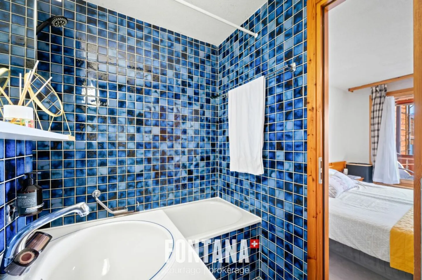 PPE lot consisting of 4 independent studios - Photo 3 of 13