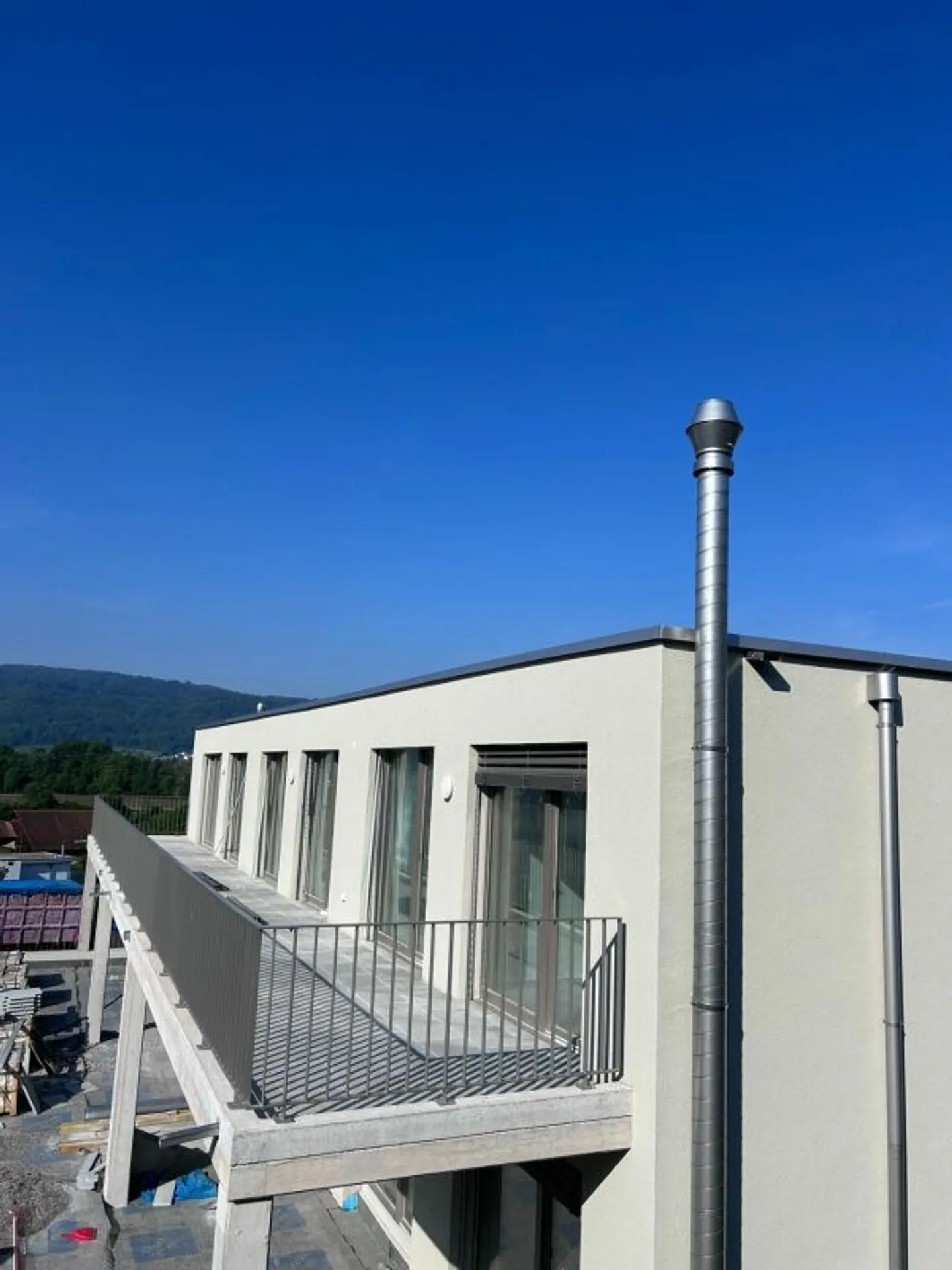 Luxus Attikawohnung in Oetwil - Foto 2 von 3